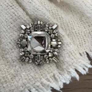 NWT stunning Swarovski Crystal Brooch